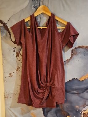 Women’s Cold-Shoulder Knot Front Top - Maroon